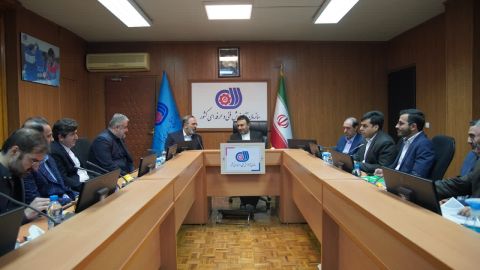 دکتر عظیمی معاون وزیر تعاون، کار  و رفاه اجتماعی در دیدار با مدیرعامل صندوق بازنشستگی هما: توجه به نیازهای چندگانه در بازار کسب و کار