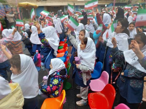 برگزاری مراسم یوم الله سیزده آبان در مدارس هما